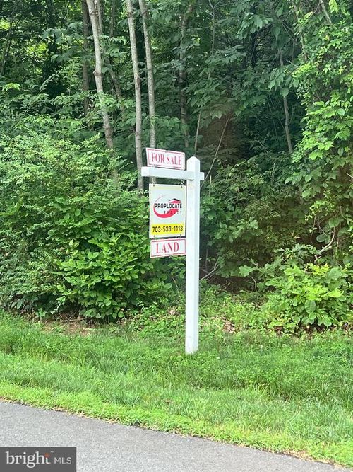 32 Cedar Dr, STERLING, VA, 20164-8600 | Card Image