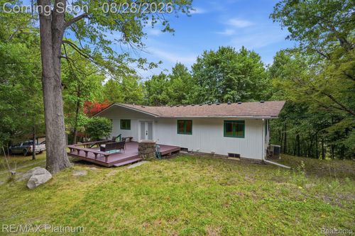 2420 Shagbark, Milford, MI, 48380-4036 | Card Image