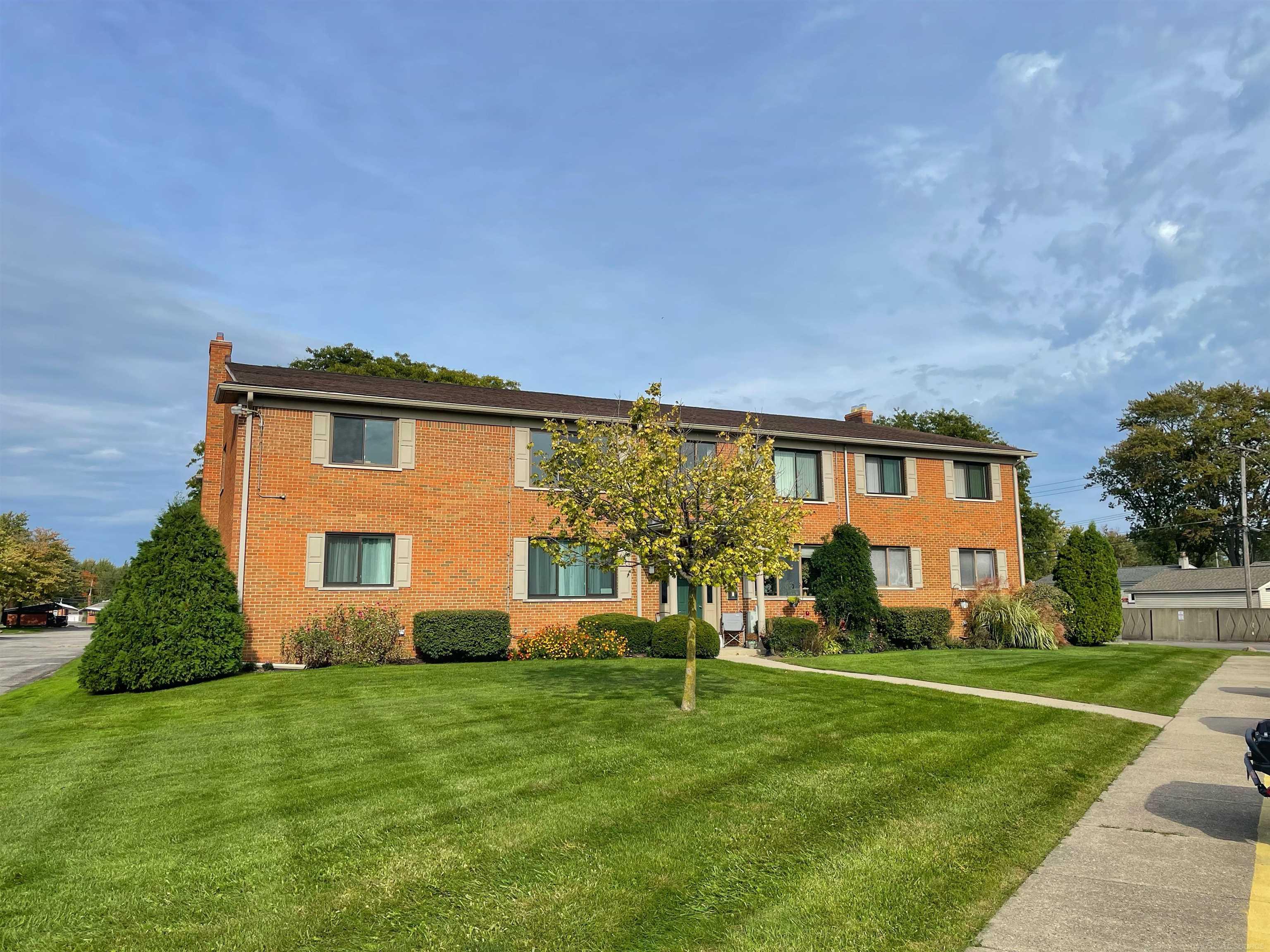 Harper Ave, Saint Clair Shores, MI 48082