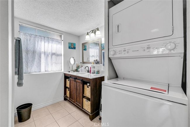25429 Pine Creek Ln, Condo with 2 bedrooms, 1 bathrooms and 2 parking in Wilmington CA | Image 17