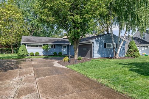 2666 W Asplin Dr, Rocky River, OH, 44116-3037 | Card Image