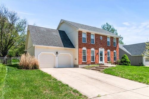 3907 Ne Clearbrook Dr, Lee's Summit, MO, 64064-1503 | Card Image