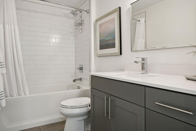 Full bath off 2nd bedroom | Image 14