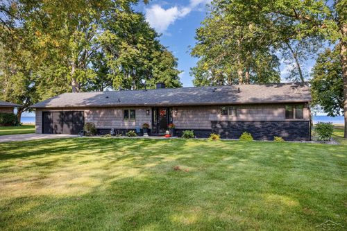 44 N Linwood Beach Rd, Linwood, MI, 48634-9521 | Card Image
