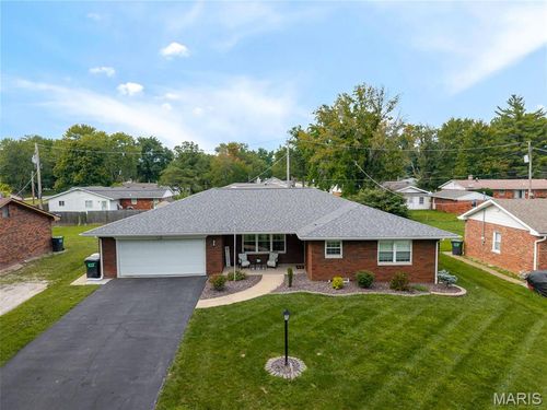 15 Hollandia Dr, Fairview Heights, IL, 62208-3430 | Card Image