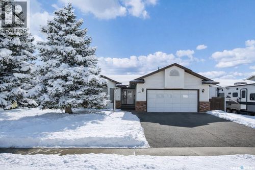 302 6th St, Hague, SK, S0K1X0 | Card Image