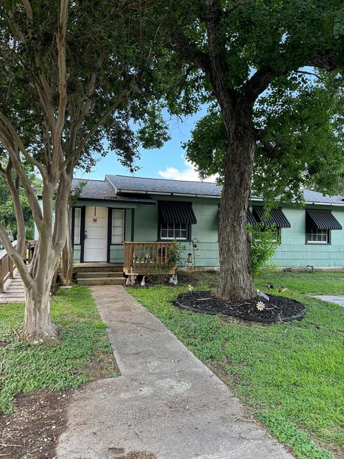 411 & 411 1/2 Humphrey Ave, Palacios, TX, 77465 | Card Image