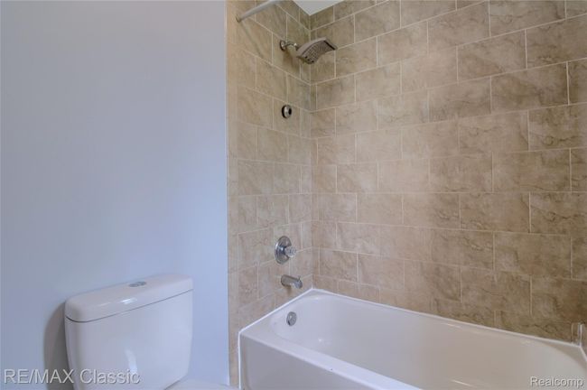 38-3rd-and-4th-Bedroom-Bathroom-2nd-View.jpg | Image 37