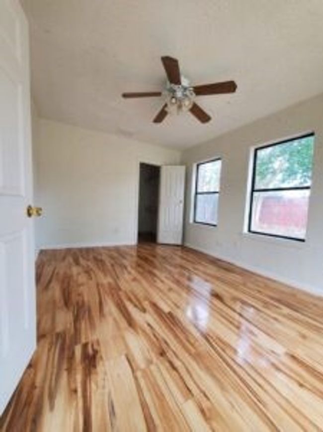 Spare room featuring wood finished floors and ceiling fan | Image 19