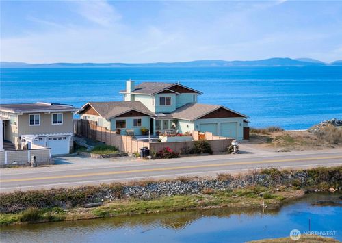 2597 W Beach Rd, Oak Harbor, WA, 98277-8865 | Card Image