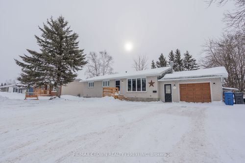 11 Hazel St, Kapuskasing, ON, P5N2R6 | Card Image