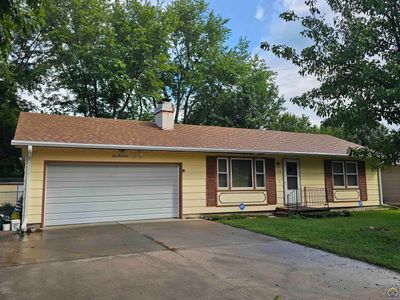 114 S Sylvan St, House other with 3 bedrooms, 2 bathrooms and null parking in Emporia KS | Image 1