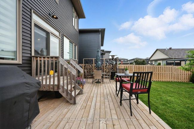 1142 Diamond St, House other with 3 bedrooms, 3 bathrooms and 2 parking in Rockland ON | Image 23