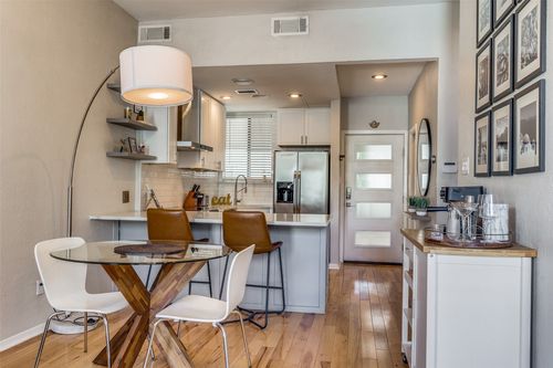 apt-2-3907 Throckmorton St, Dallas, TX, 75219-3068 | Card Image