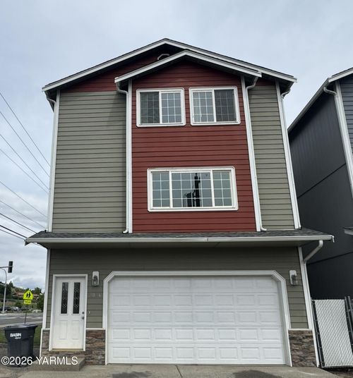 303 N 1st St, Selah, WA, 98942 | Card Image