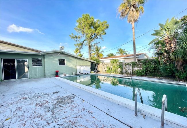 230 Ne 175 Th Ter, House other with 3 bedrooms, 2 bathrooms and null parking in North Miami Beach FL | Image 18