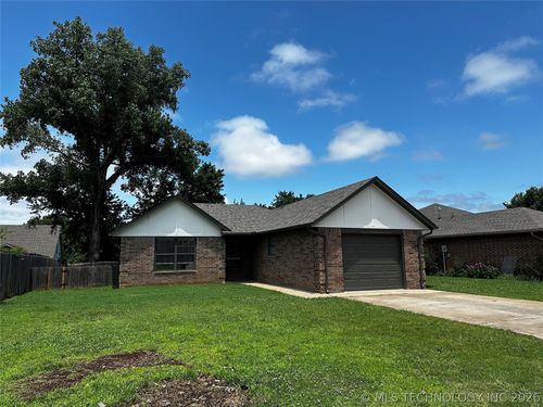 618 W 19th Street, Claremore, OK, 74019 | Card Image
