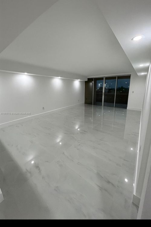 4-1750 Ne 191st St, Miami, FL, 33179-4284 | Card Image