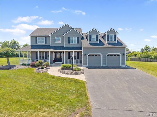 7508 Plum Hollow Cir, Liverpool, NY, 13090-3625 | Card Image
