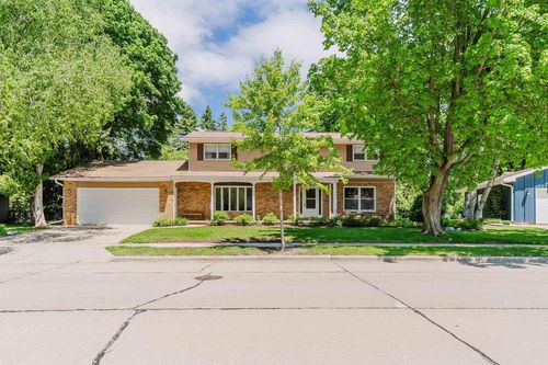 1040 Maricopa Drive, OSHKOSH, WI, 54904 | Card Image
