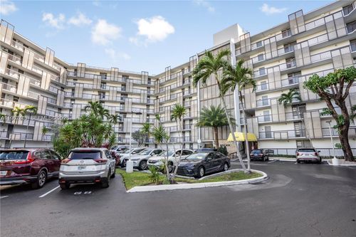 607-20500 W Country Club Dr, Aventura, FL, 33180-1671 | Card Image