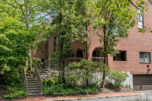 1e-150 Bedford Rd, Chappaqua, NY, 10514-2745 | Card Image