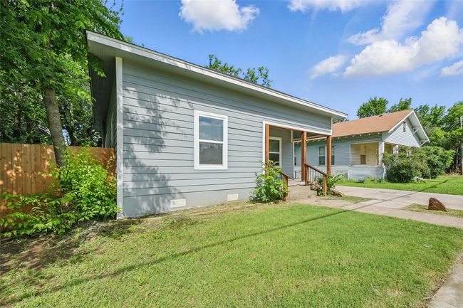 906 S Willow St, House other with 3 bedrooms, 2 bathrooms and null parking in Sherman TX | Image 6