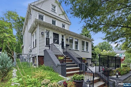 25 1st St, Ridgefield Park, NJ, 07660-1008 | Card Image