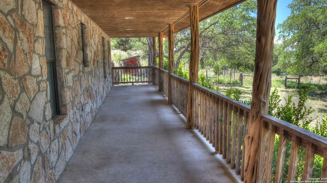 121 David Rankin Rd, House other with 3 bedrooms, 2 bathrooms and null parking in Leakey TX | Image 11