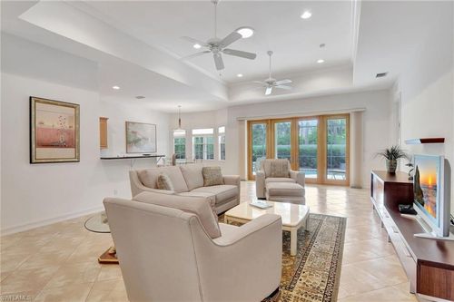 4850 Europa Dr, NAPLES, FL, 34105-5602 | Card Image