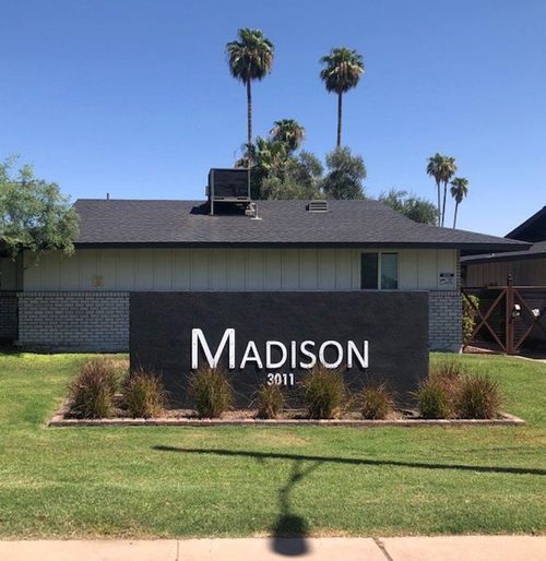 07-3011 N 38th St, Phoenix, AZ, 85018-7029 | Card Image