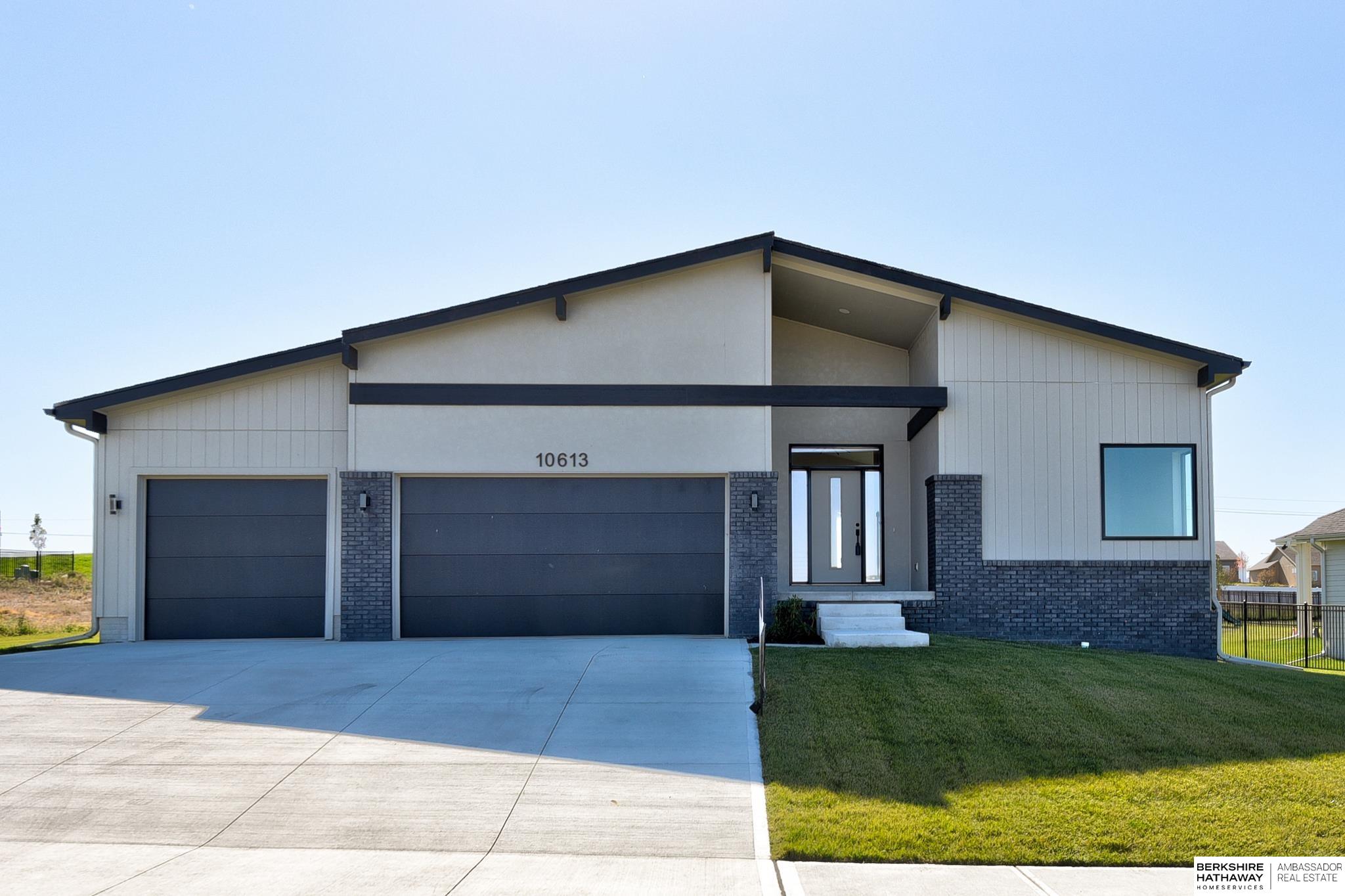 Lake Tahoe Dr, Papillion, NE 68046