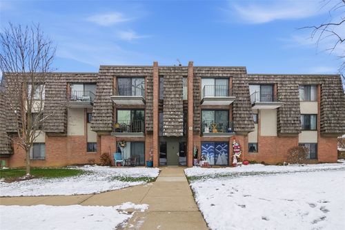 511 Forest Green Dr, Coraopolis, PA, 15108-2761 | Card Image