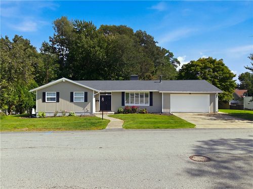 27 W River Pkwy, North Providence, RI, 02904-3417 | Card Image
