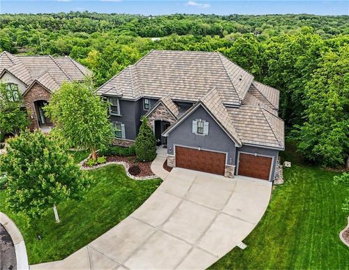 8831 Vista Dr, Lenexa, KS, 66220-8238 | Card Image