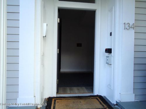134 Warren St, Hudson, NY, 12534-3153 | Card Image