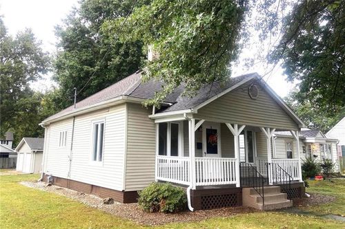 901 E Elm St, Taylorville, IL, 62568-1621 | Card Image