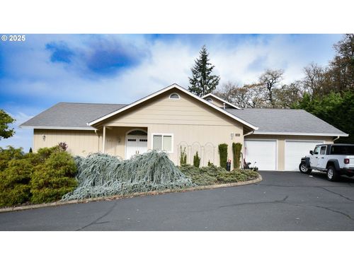 1356 Se Laurel Ct, Roseburg, OR, 97470-4390 | Card Image