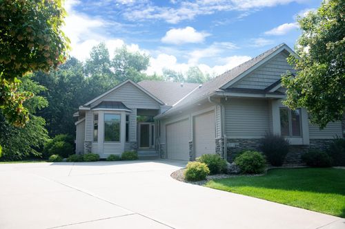 2202 Midland View Ct N, Roseville, MN, 55113-5305 | Card Image