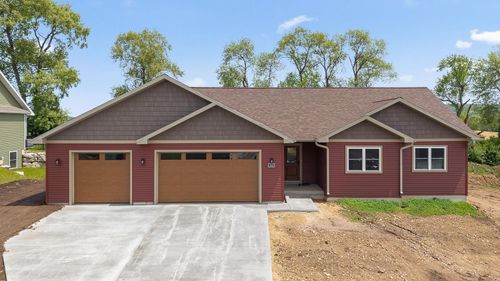 402 Roosevelt St, BARABOO, WI, 53913-2995 | Card Image