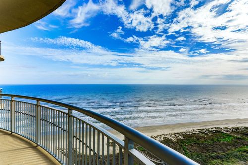 tw0410-801 E Beach Dr, Galveston, TX, 77550-3364 | Card Image