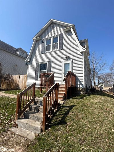 1029 N 9th Street, Home with 3 bedrooms, 1 bathrooms and null parking in Burlington IA | Image 1