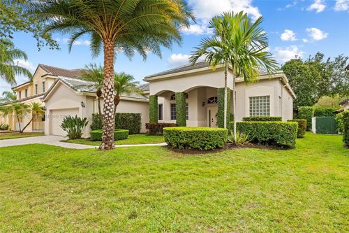 821 Crestview Cir, Weston, FL, 33327-1847 | Card Image