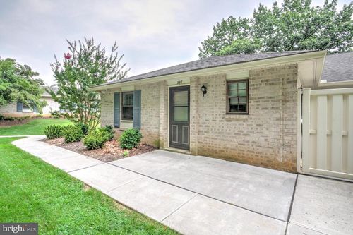 397 Valleybrook Dr, LANCASTER, PA, 17601-4621 | Card Image