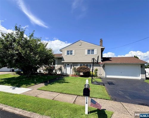 114 Sandra Dr, Totowa, NJ, 07512-1172 | Card Image