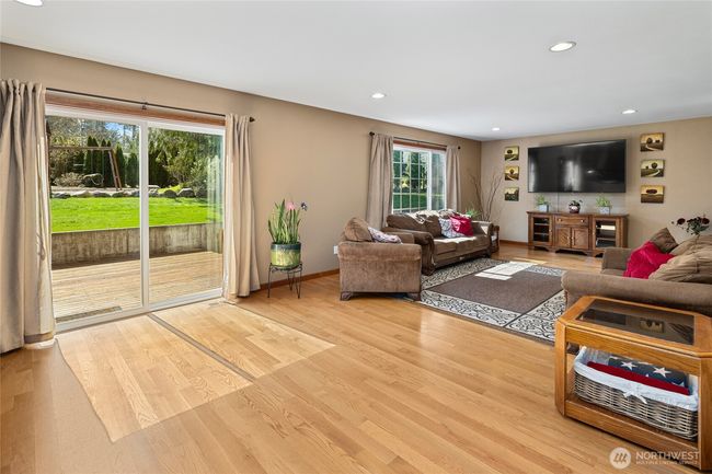 Great room/Eating area | Image 9