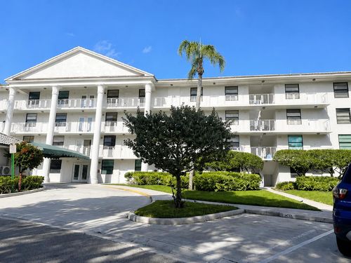 105-3516 Whitehall Dr, West Palm Beach, FL, 33401-1082 | Card Image