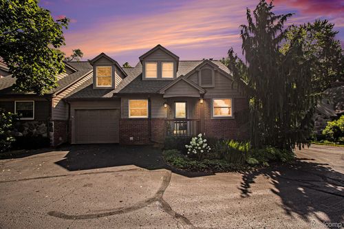 3040 Helen Ct, Royal Oak, MI, 48073-3109 | Card Image