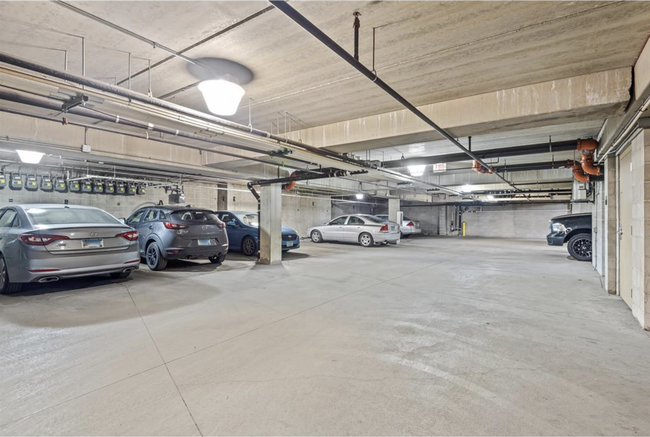 2600 University Parking Garage | Image 25