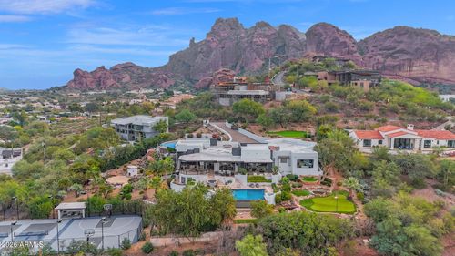 5632 N Camelback Canyon Dr, Phoenix, AZ, 85018-1240 | Card Image